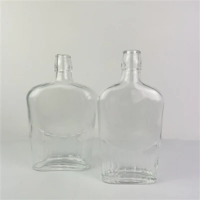 Puas yog rum muaj zog lossis vodka?